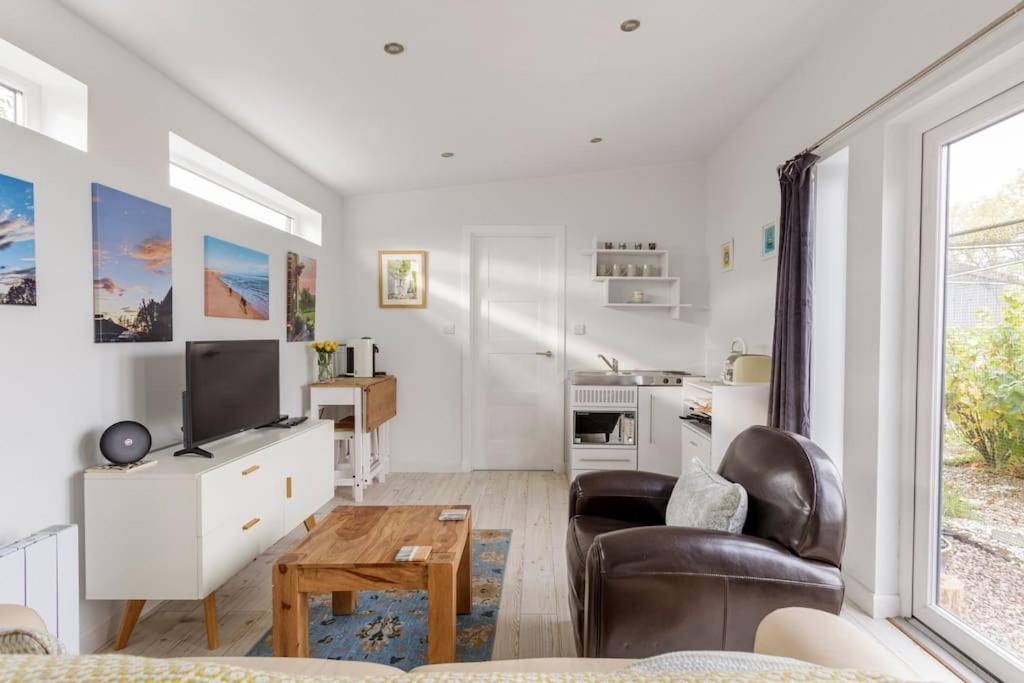 Cosy And Modern 1 Bedroom Garden House - Very Dog Friendly! Tarves Dış mekan fotoğraf